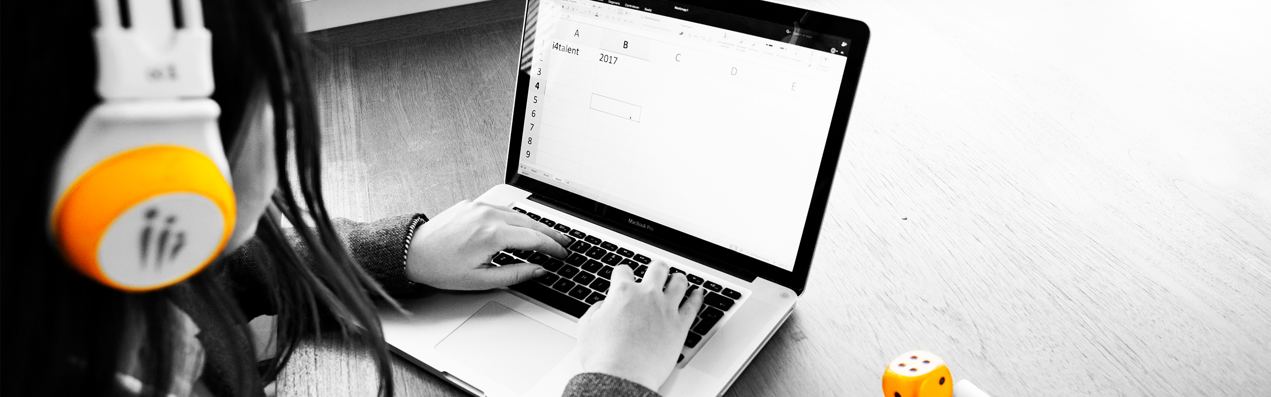 Banner computer dame