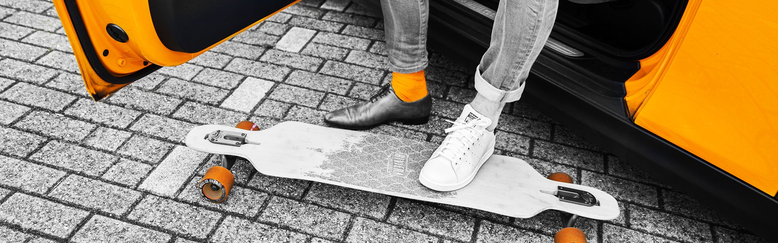 Banner skateboard auto